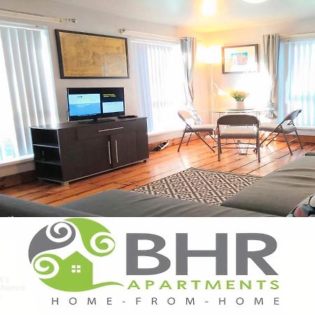 Perfect Central City Location - Parking - 3 Beds - 2 Bedrooms Belfast Kültér fotó
