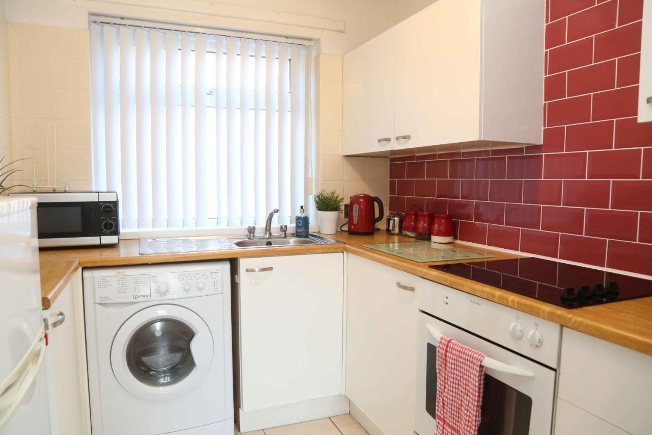 Perfect Central City Location - Parking - 3 Beds - 2 Bedrooms Belfast Kültér fotó