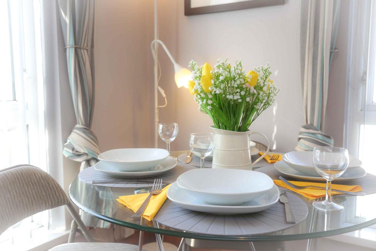 Perfect Central City Location - Parking - 3 Beds - 2 Bedrooms Belfast Kültér fotó