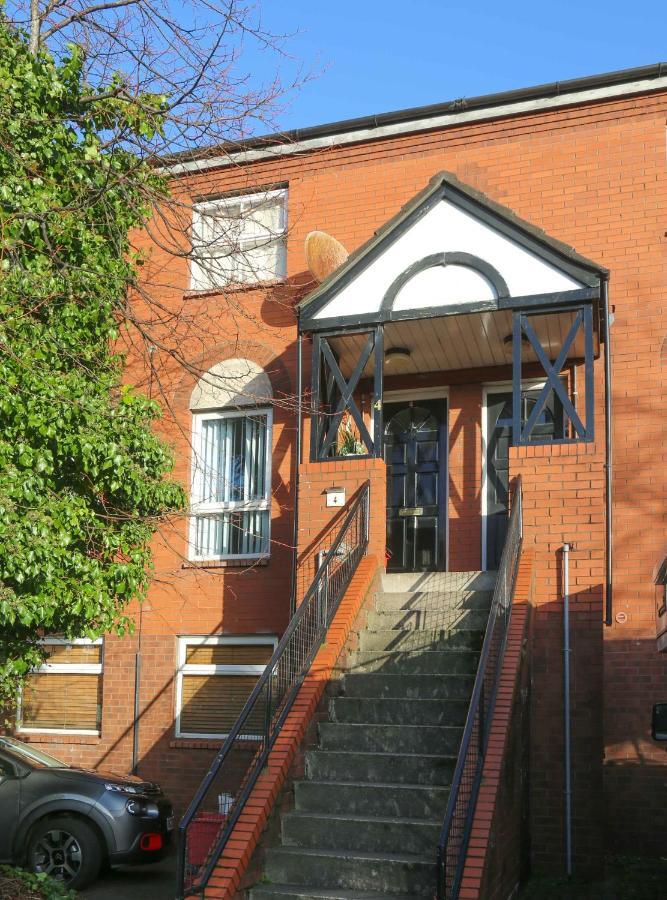 Perfect Central City Location - Parking - 3 Beds - 2 Bedrooms Belfast Kültér fotó