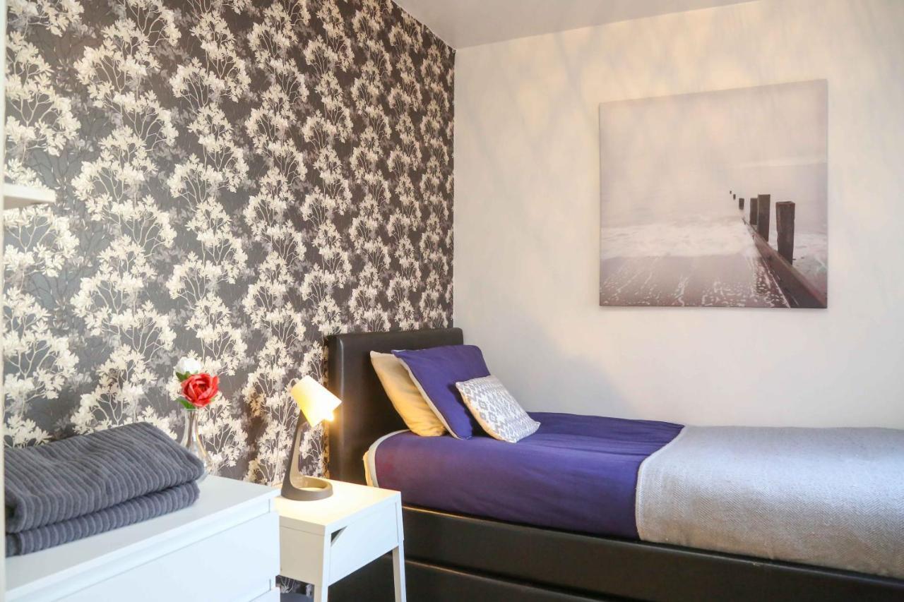 Perfect Central City Location - Parking - 3 Beds - 2 Bedrooms Belfast Kültér fotó